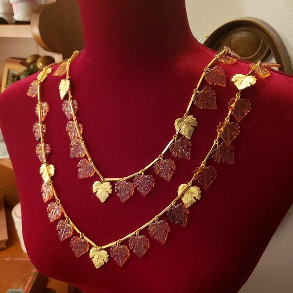 VINTAGE AND LUCITE AND KITSCH, OH MY! - Picture 7 of 16